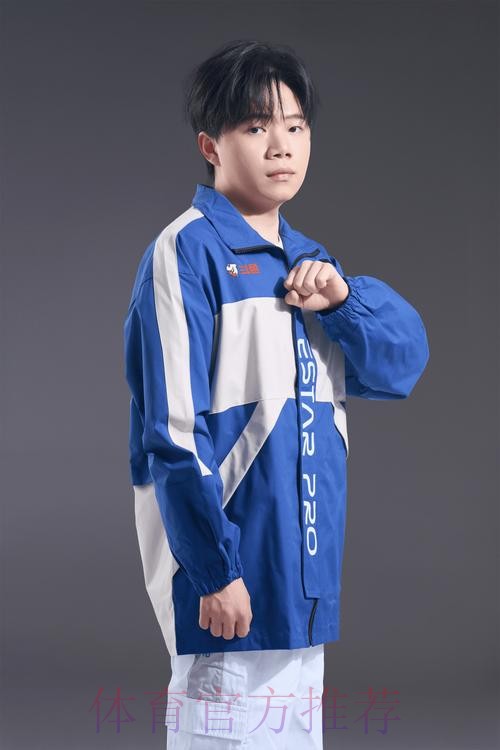 武汉eStarPro春季赛定妆照:Fly领衔,星芒再度点亮赛场 武汉eStarPro春季赛定妆照:Fly领衔,星芒再度点亮赛场